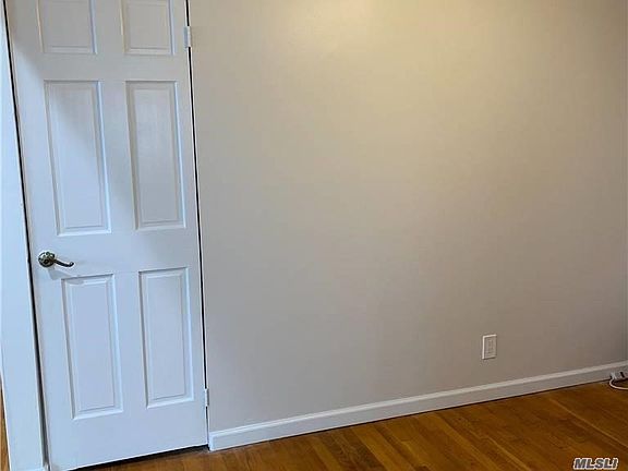 4th image of 15 Myers Ave