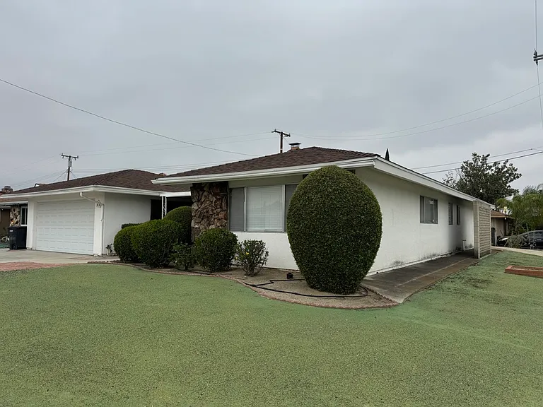 415 S Tahquitz Ave — Photo 2