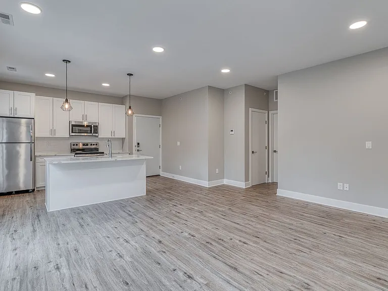 Brand New Luxury Apartments — Photo 2