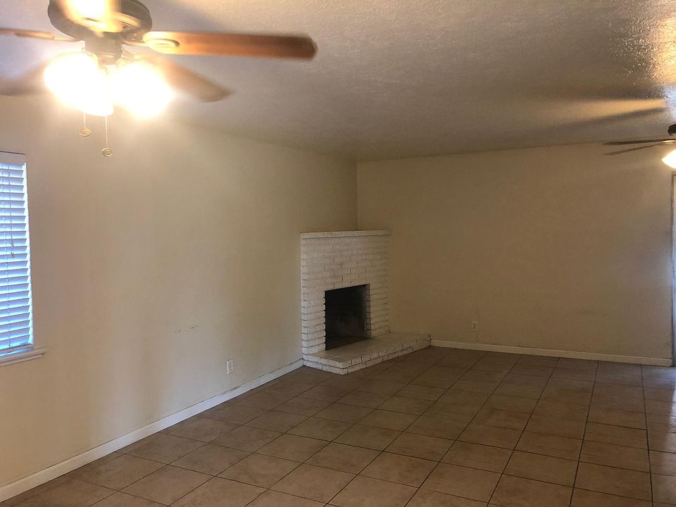 2nd image of 1374 E Barstow Ave