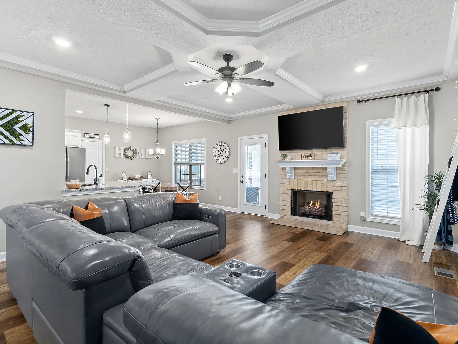 3 bed, 2.5 bath, 2120 sqft, $2,350 — Photo 4