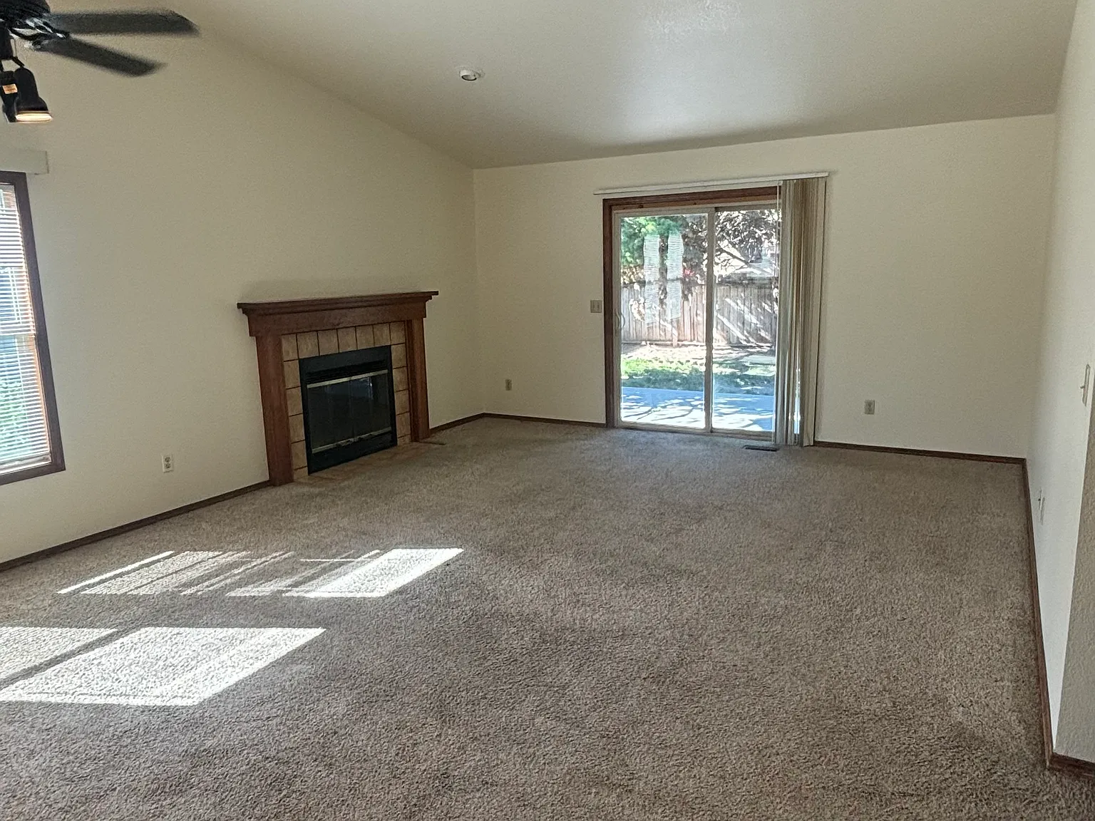3 bed, 1.5 bath, 1172 sqft, $2,200 — Photo 3