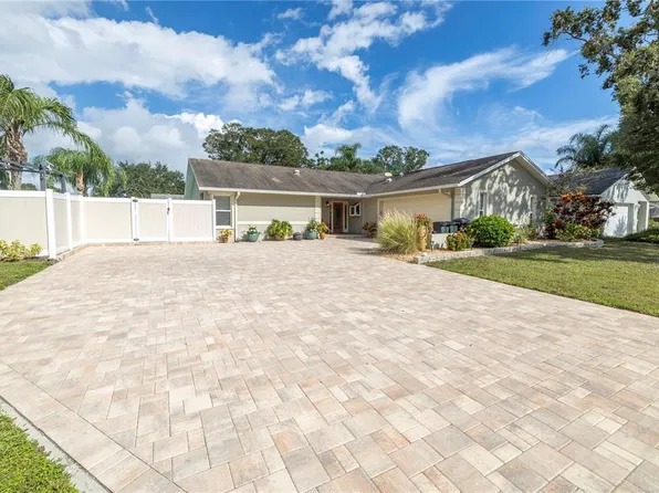 10091 85th St, Seminole, FL 33777