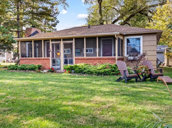 5861 E Woodland Dr, Port Clinton, OH 43452