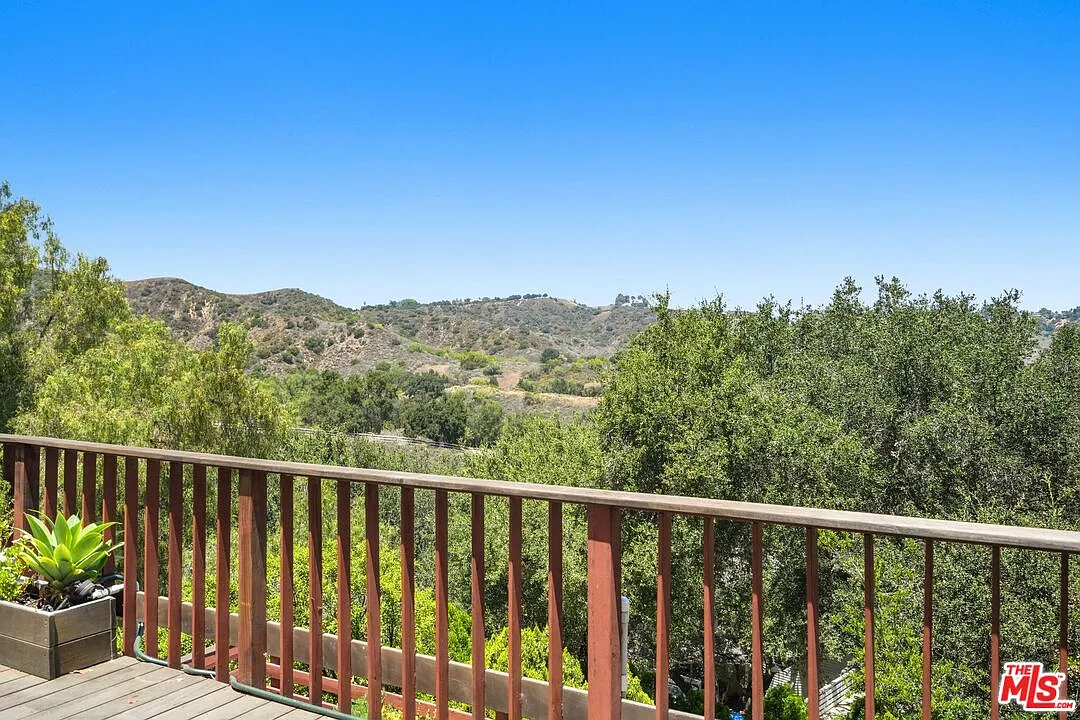 2 bed, 2.0 bath, 2300 sqft, $6,400 — Photo 4