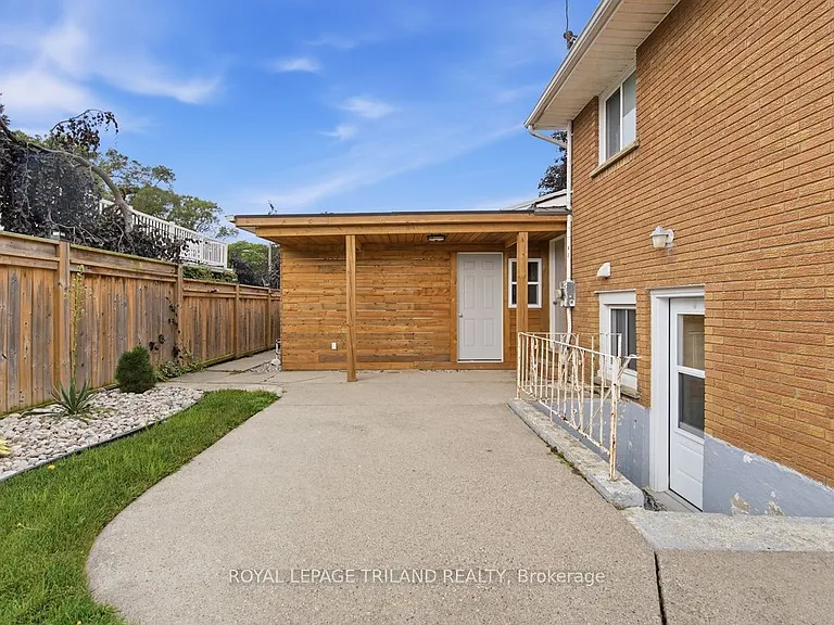 27 Aldborough Ave — Photo 19