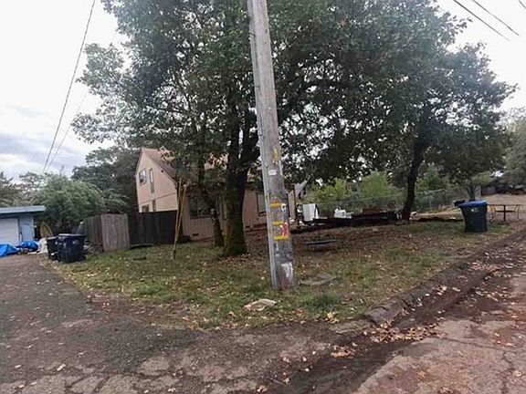 Exterior Neighborhood (street photo)
