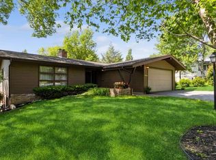 1917 Ridgeway Dr, Iowa City, IA 52245