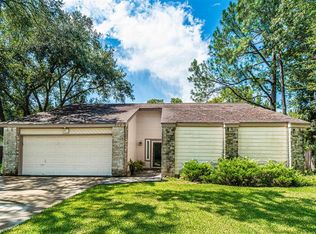 312 Colonial Dr, Friendswood, TX 77546
