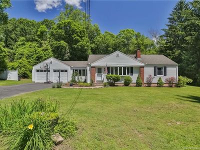527 Clintonville Rd, North Haven, CT, 06473