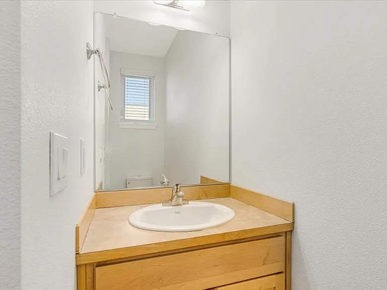 425 NE Fremont St — Photo 15