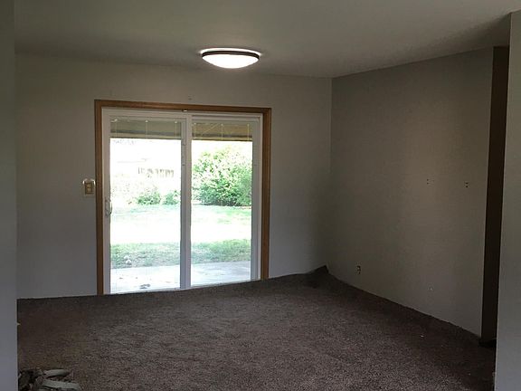 New blinds in glass sliding door to a big covered patio