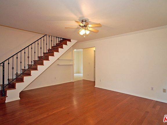3rd image of 2111 Echo Park Ave