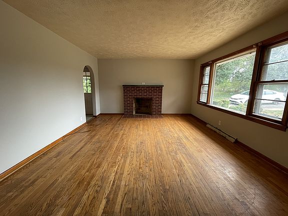 5th image of 122 Merry Acres Dr