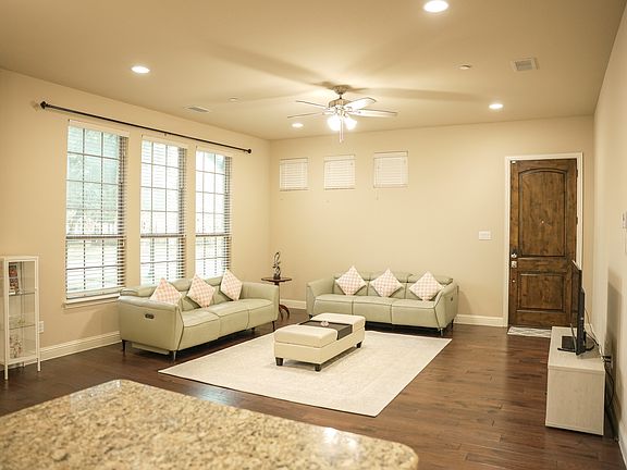 5th image of 2400 Holt Dr #D