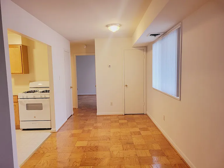 Columbia Courts Apartments — Photo 5