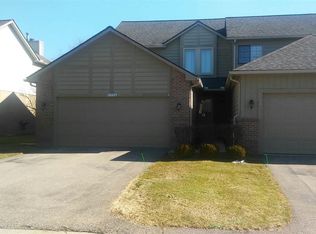 31592 Merriwood Park Dr, Livonia, MI 48152