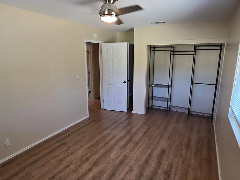 819 Cambon Cir — Photo 30