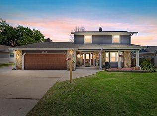 1613 Michael Dr, Waukesha, WI 53189