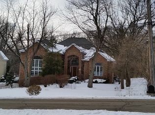 7422 Forest Hill Rd, Burr Ridge, IL 60527