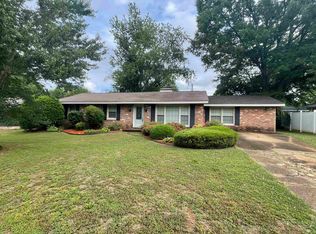 1977 Holiday Dr, Florence, AL 35630