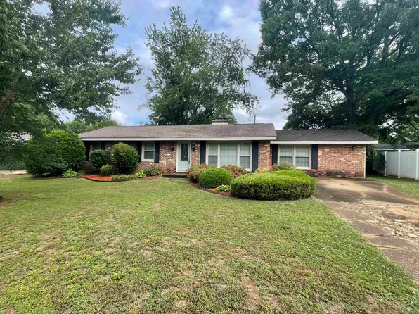 1977 Holiday Dr, Florence, AL 35630