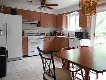 3rd image of 544 Newport Dr