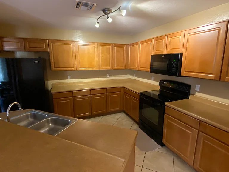 22278 W La Pasada Blvd — Photo 4