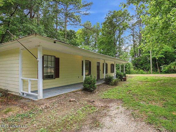 3rd image of 795 Old Pearl Rd