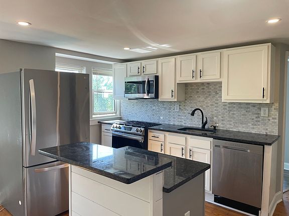 2nd image of 1033 Collings Ave APT 3