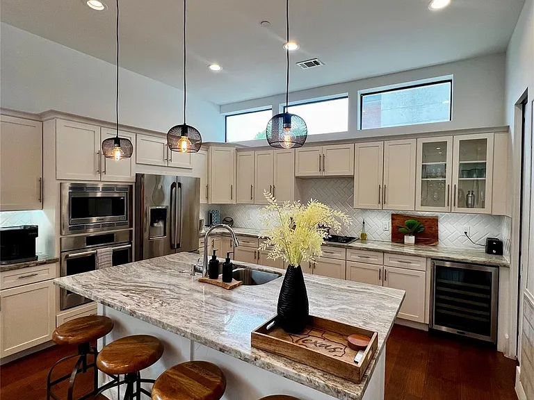 3218 N Crawford St — Photo 4