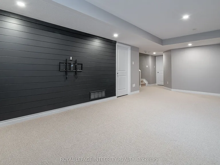 71 Fallengale Cres — Photo 13