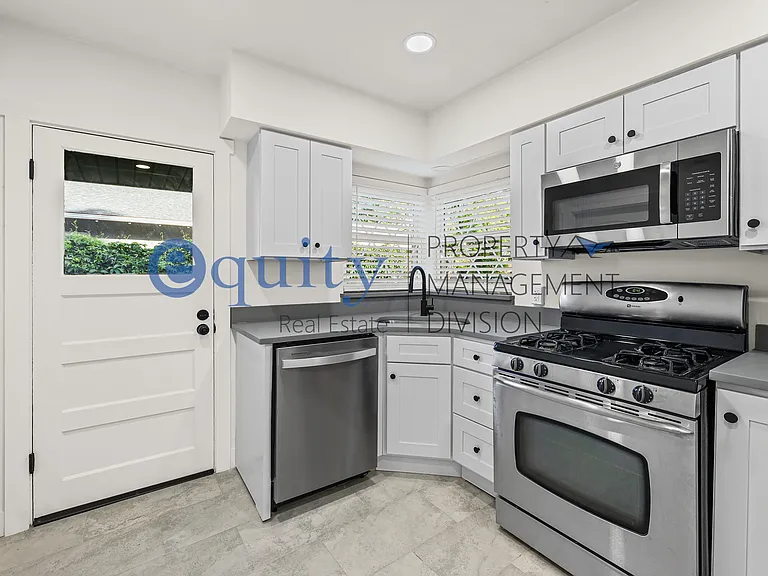 852 E Roosevelt Ave #1 — Photo 1