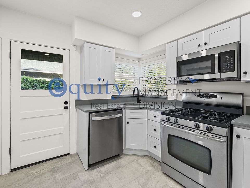 1st image of 852 E Roosevelt Ave #1