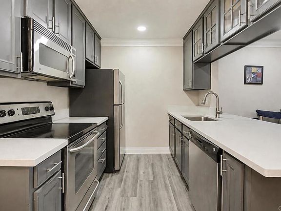 4th image of 1045 Peach Ave Unit 8