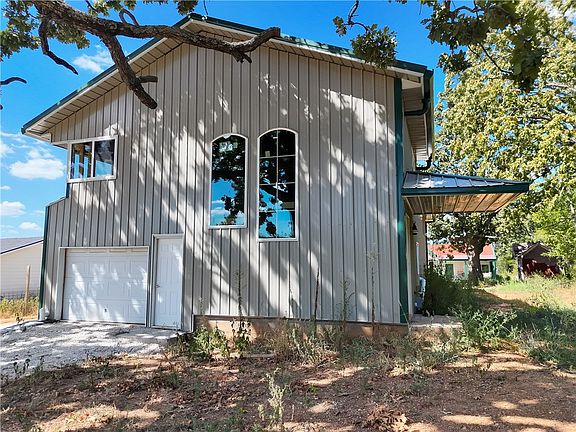 3rd image of 809 W Holt Rd
