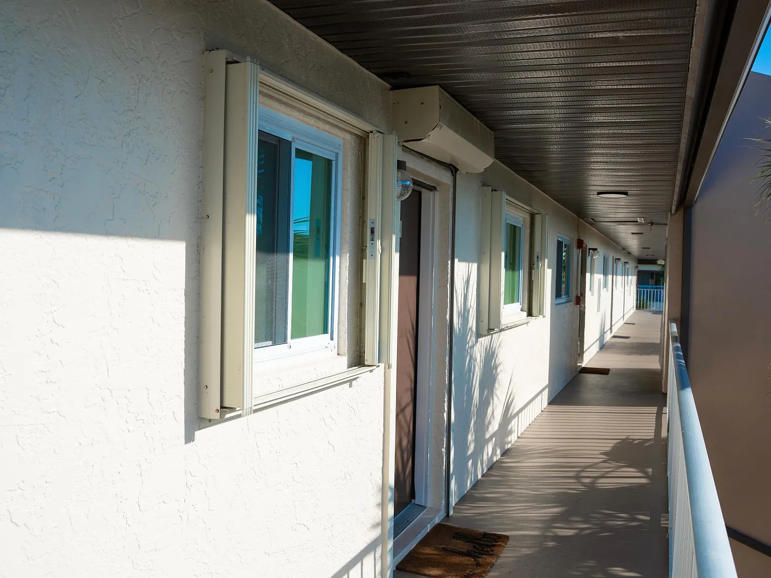 1004 Manatee Rd — Photo 4