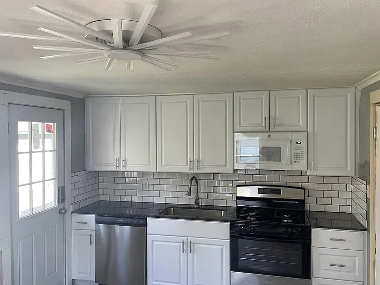 314 Loomis Ave — Photo 3