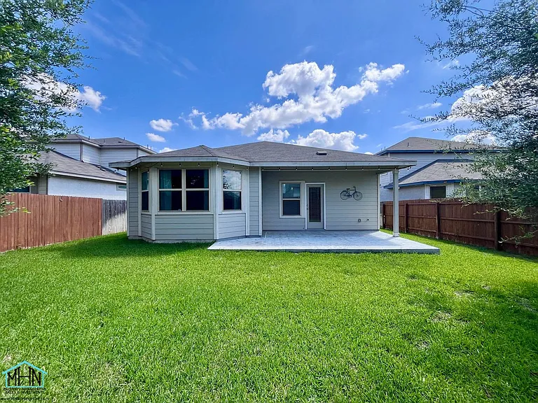 2307 Castello Way — Photo 32