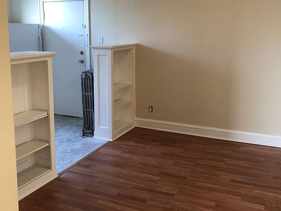 5th image of 2900-04 N Laramie Avenue W George St #5206-3