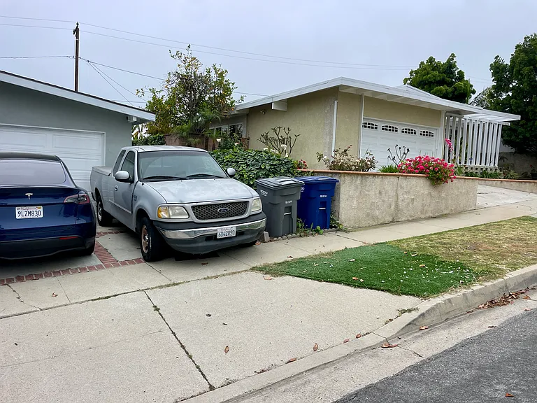W Macarthur St — Photo 11