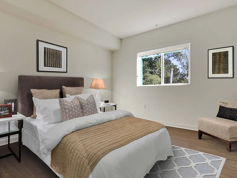 The Metropolitan at Larchmont Village — Photo 15