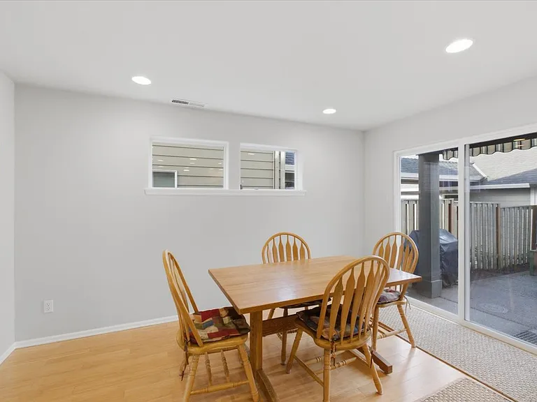 3519 SE Quayside St — Photo 13