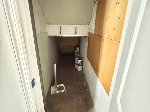 2071 Haring Street image 21 of 25