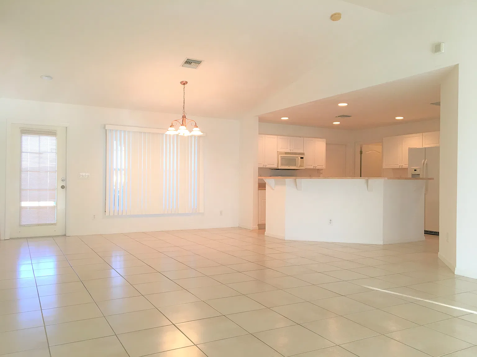 3 bed, 1408 sqft, $1,995 — Photo 4
