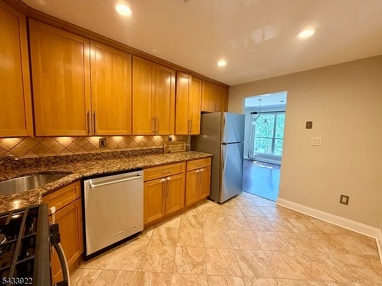 196 Sapphire Ln — Photo 8