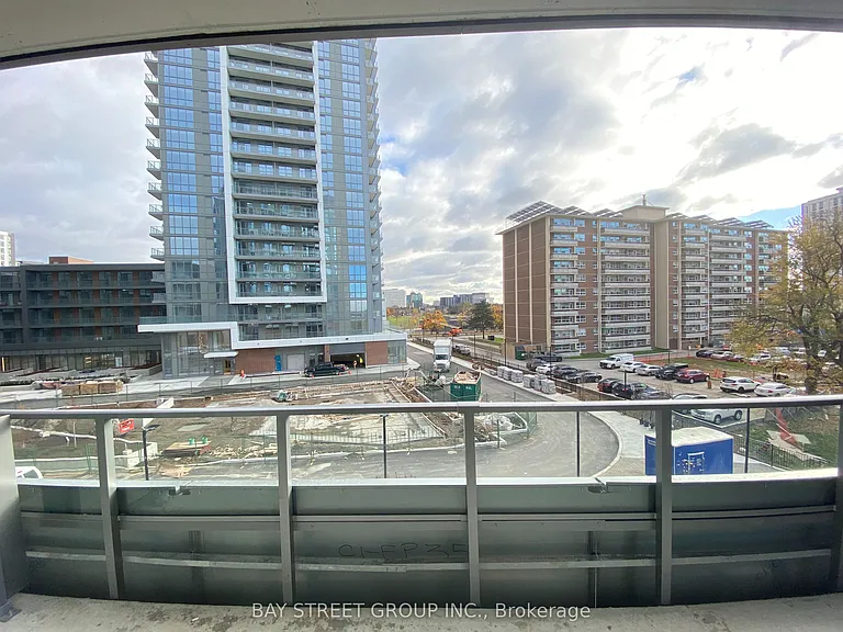 36 Manor Rd E #302 — Photo 9