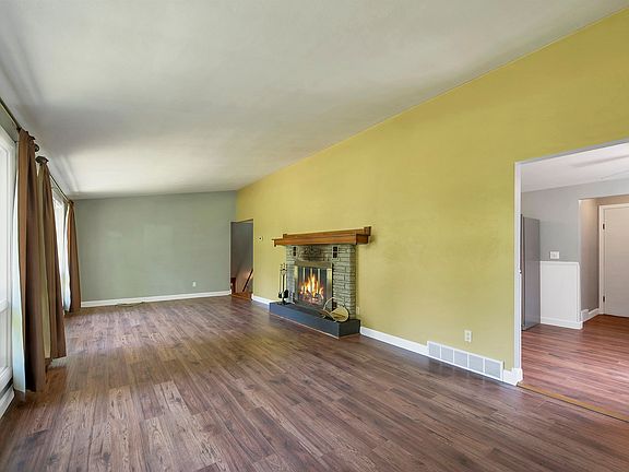4th image of 2730 Oakwood Dr