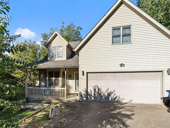 2nd image of 207 Oaklane Dr