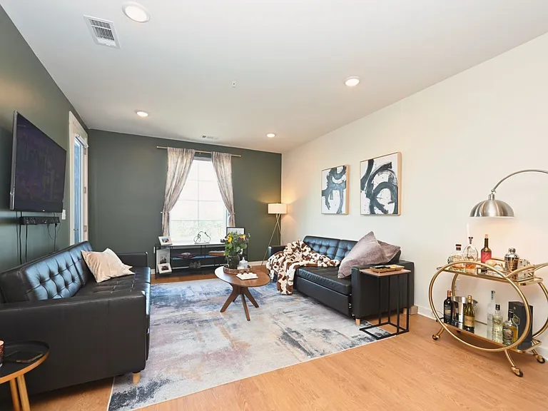 2900 Edwin Way #202 — Photo 9